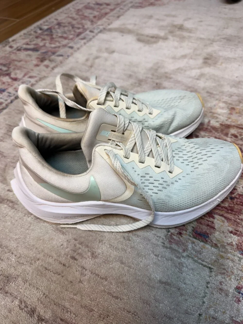 Nike Zoom Winflo 6 In White/Skyblue Women's  Sneakers Size 7.5 in Great Shape